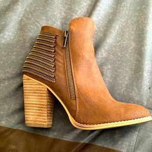 Not Rated ankle booties size 7